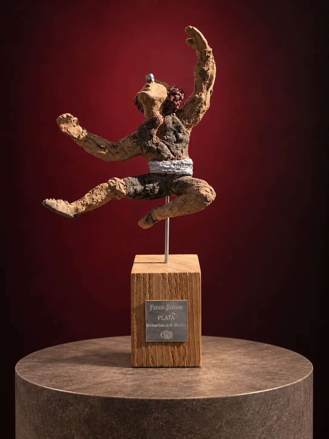 Payaso Saturno silver circus award presented in a museum-style setting